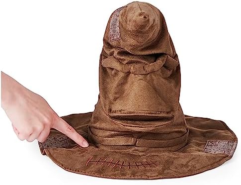 Wizarding World, Talking Sorting Hat with 15 Phrases for Harry Potter Pretend Play Kids’ Fancy Dress Role Play Toys for Ages 5 and up, Brown