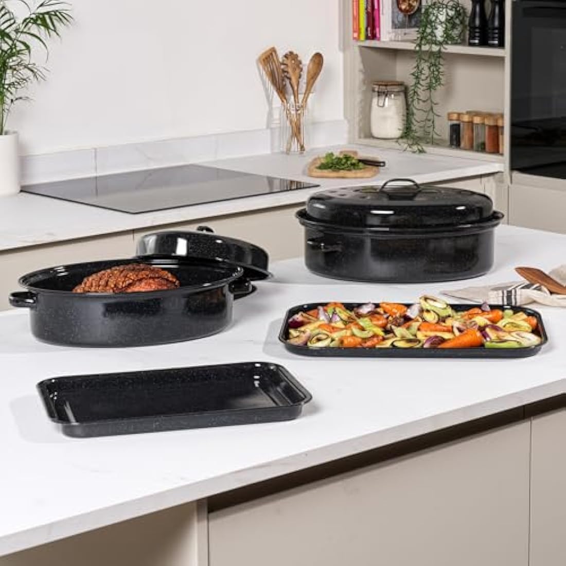 Salter BW12811EU7 Self-Basting Roaster – 38cm Vitreous Enamel Coated Steel Roasting Tin With Lid, Oval Dish, PFAS-Free, Dishwasher Safe, Oven Safe to 230°C, Easy Clean, Roast Meat/Vegetables, Black
