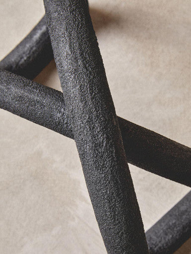 Textured Black Sculpture | Deriva