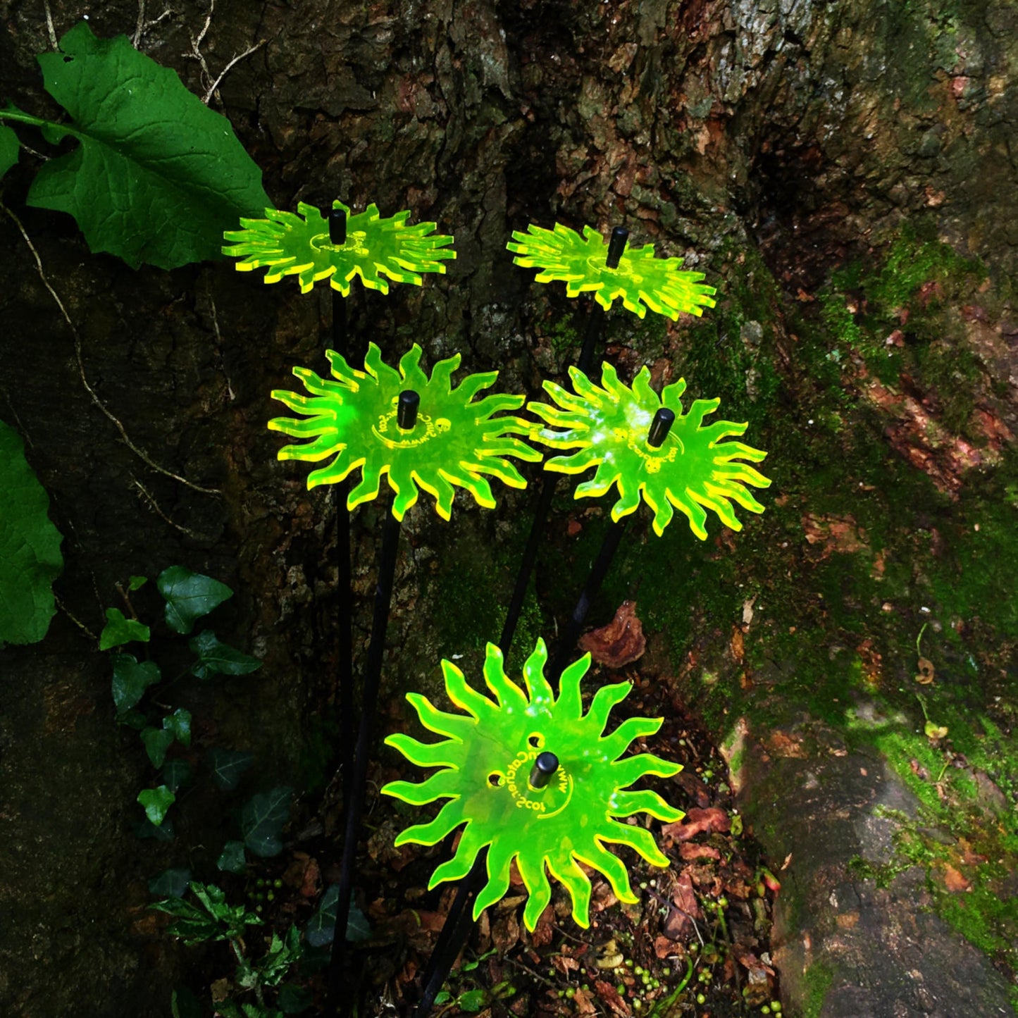 Garden Décor Ornaments Set of 5 'Smiling Suns'