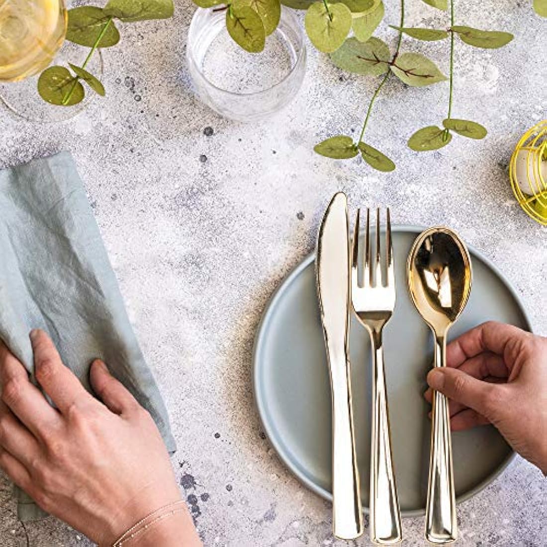 MATANA - 180 Elegant Gold Plastic Cutlery Set - 60 Knives, 60 Forks, 60 Spoons - Hand Washable, Reusable & Heavy Duty Tableware for Weddings, Birthday, Parties & Events