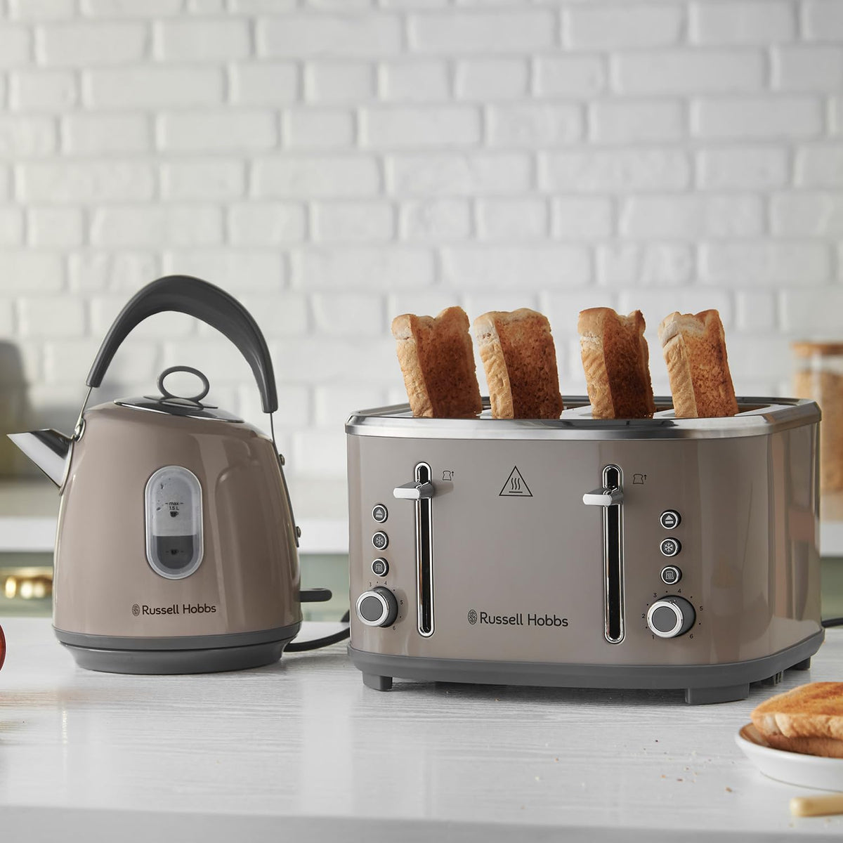 Russell Hobbs Toaster 4 Slice (Independent & Extra wide slots, 6 Browning levels, Frozen, cancel & reheat features with blue indicator light,