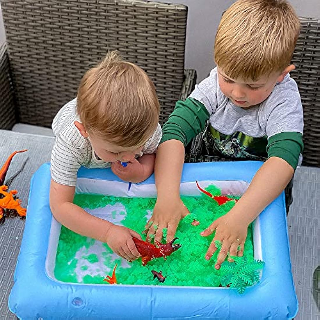 Zimpli Kids - Gelli Adventures Dino Pack, 5 Use, 8 x Dinosaur Figures, Inflatable Tray, Imaginative Prehistoric Dinosaur Playset, Educational Science Kit for Boys and Girls, Children's Role Play Toy