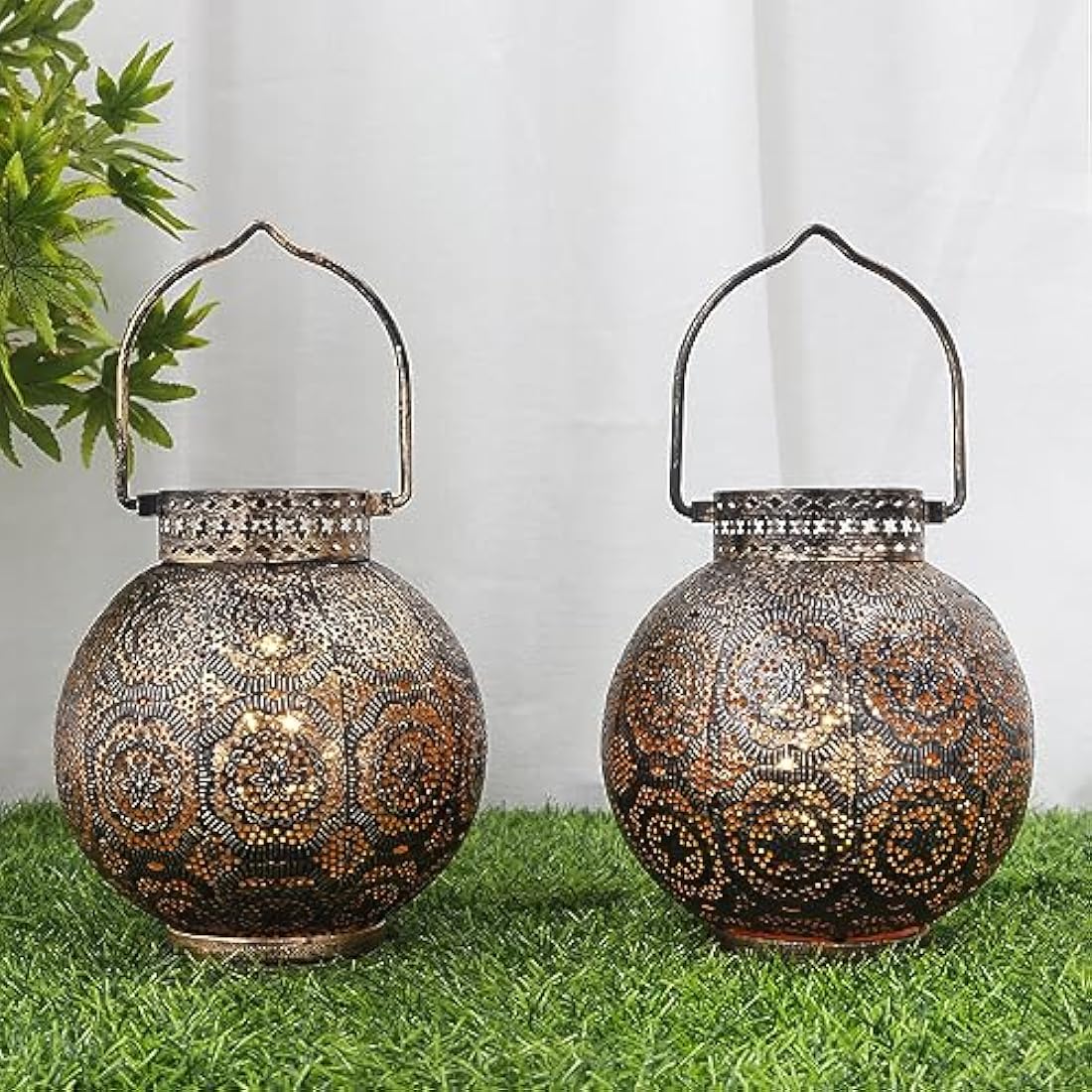 TRIROCKS Set of 2 Moroccan Style Metal Table Lamp 18 cm H Battery Powered Cordless Lanterns with LED Fairy Lights Bulb Perfect for Home Living Room Parties Tabletop Indoors (Brown)