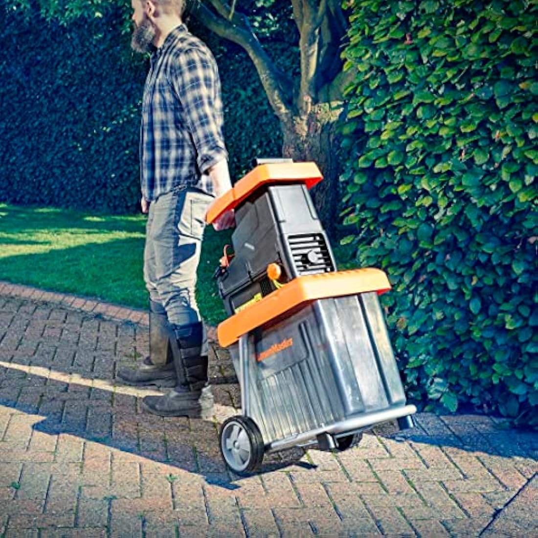 LawnMaster 2800W Quiet Garden Shredder Maximum diameter 42mm, 60 litre collection box, safety plunger with free safety glasses, 2 Year Guarantee
