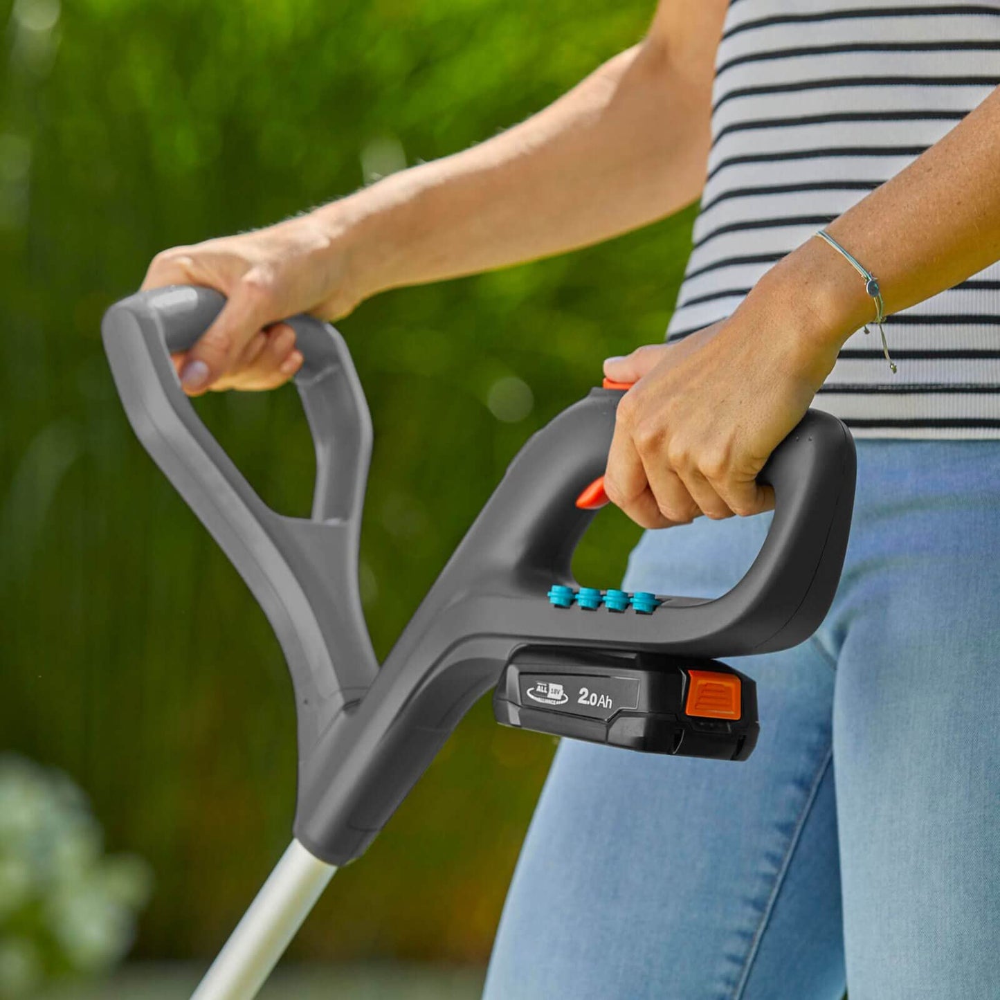 Gardena Battery Trimmer SmallCut 23/18 V P4A without battery: Lawn trimmer with 230 mm cutting diameter, ergonomic handle, lightweight design and