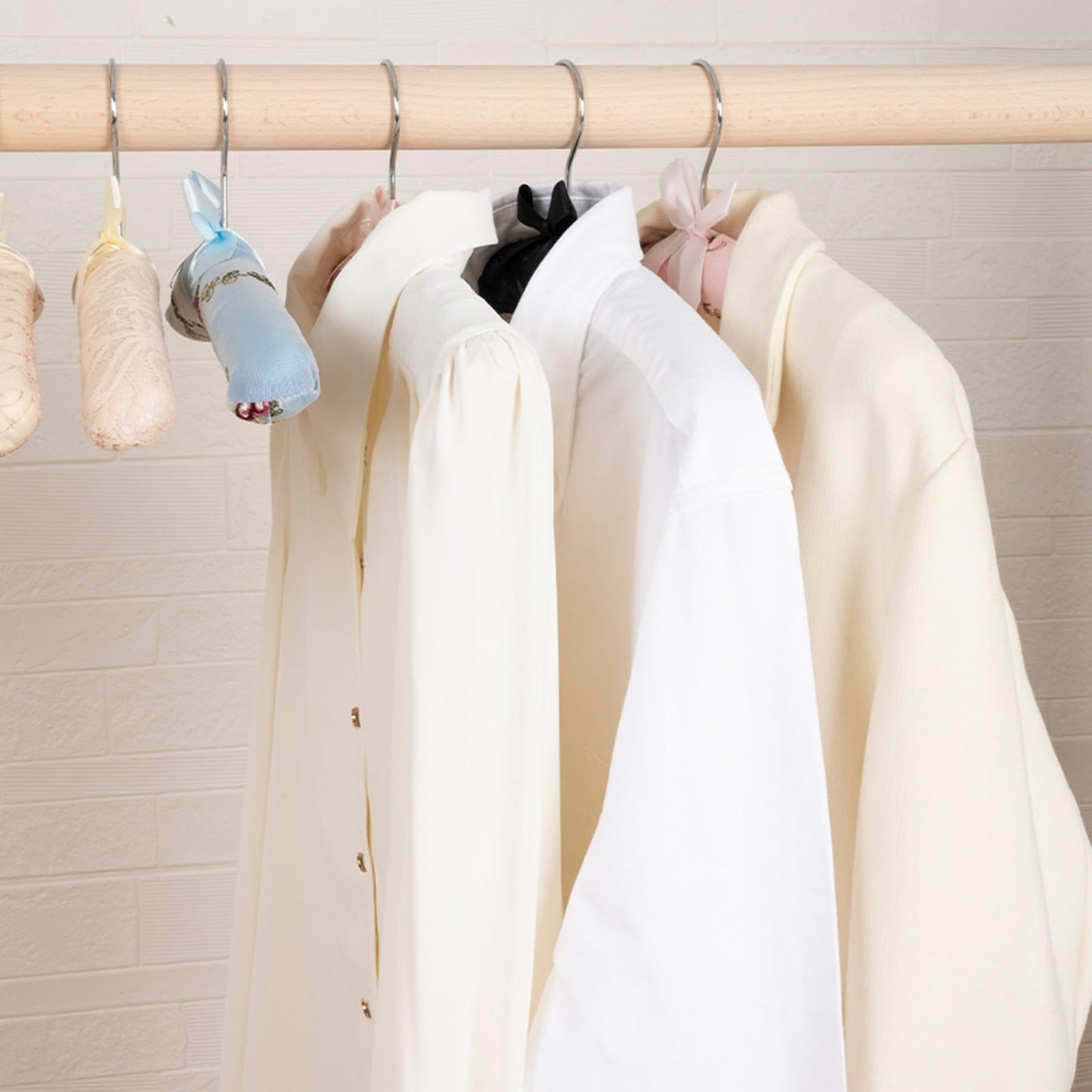 Xiabing Anti-Slip Satin Padded Clothes Hangers with Rotatable Hooks No Shoulder Bump for Women Heavy Sweaters, Coats, Suits (5, Pink-Lace)