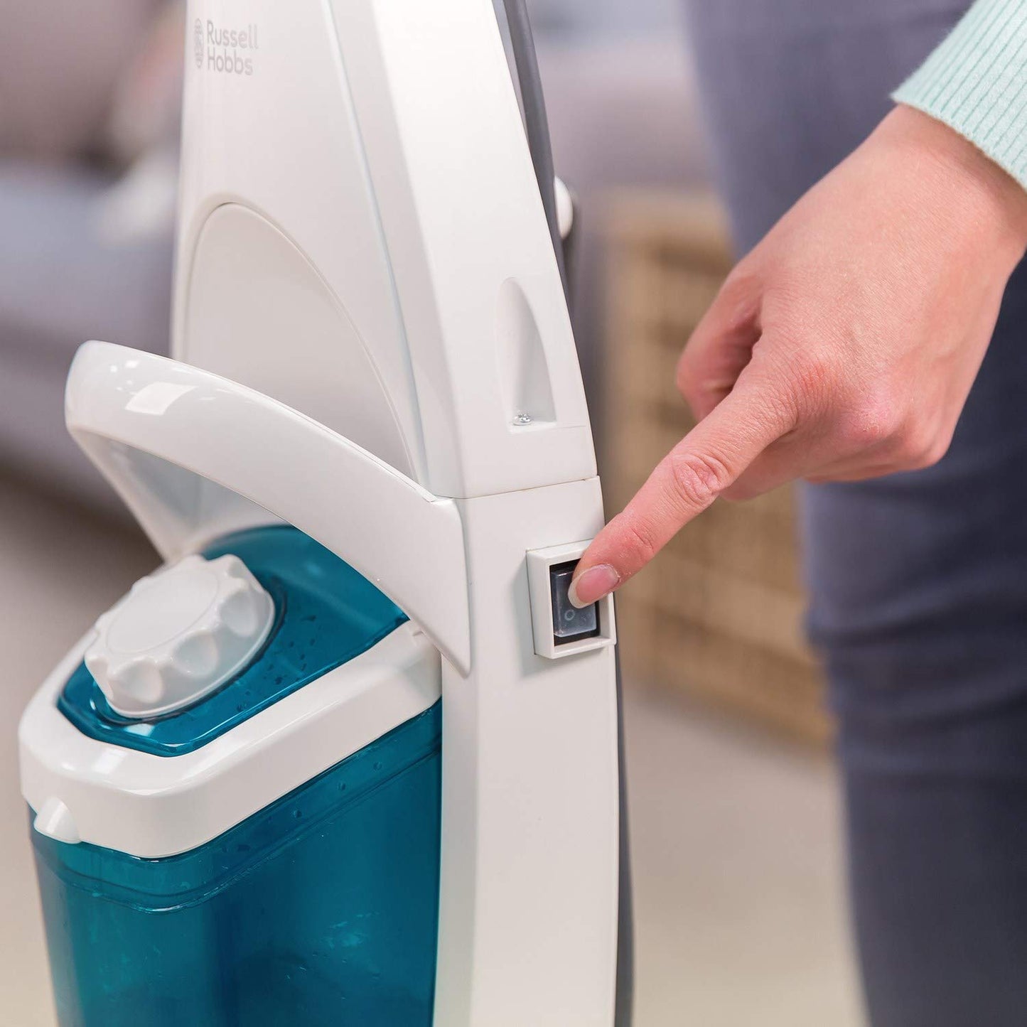 Russell Hobbs RHCC5001 Lightweight 600w Carpet Washer & Cleaner White & Aqua Free 2 year Guarantee