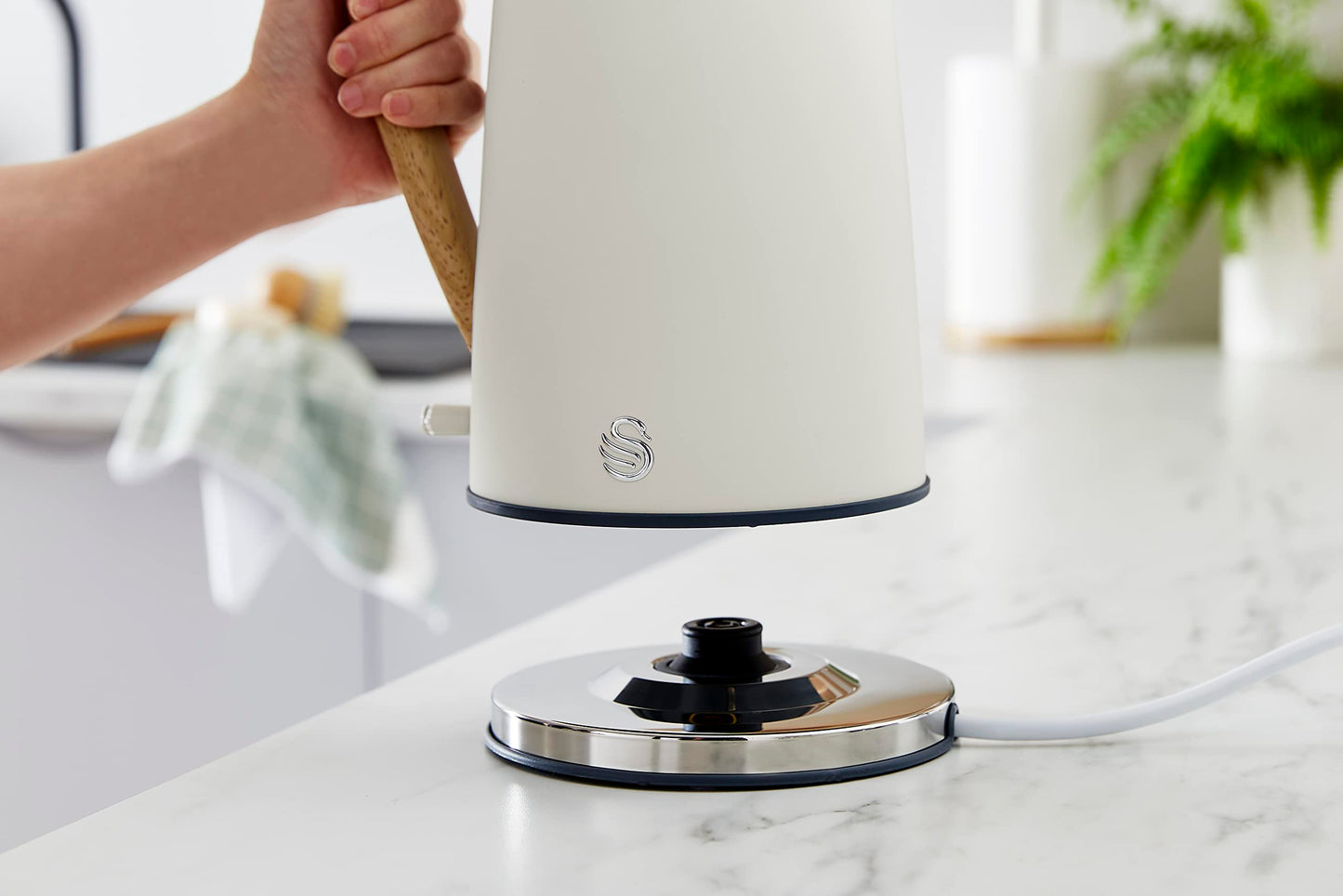 Swan SK14610WHTN Nordic Jug Kettle, Wood Effect, Soft Touch, 1.7L 3KW, Matte Cotton White