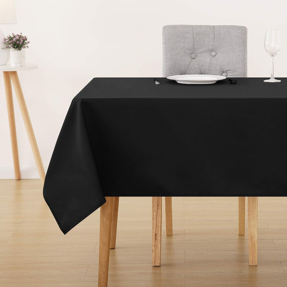 Deconovo Oxford Decorative Water Resistant Wipeable Table Cover Rectangle Tablecloth for Halloween Decorations 132x178cm(52x70in) Black