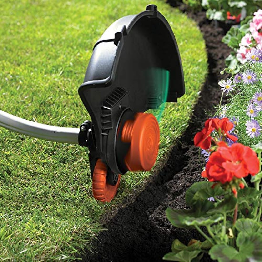 BLACK+DECKER Electric Strimmer, 700W, 240V, Corded, Automatic Single Line Feed, Cutting Width 33cm, GL7033-GB