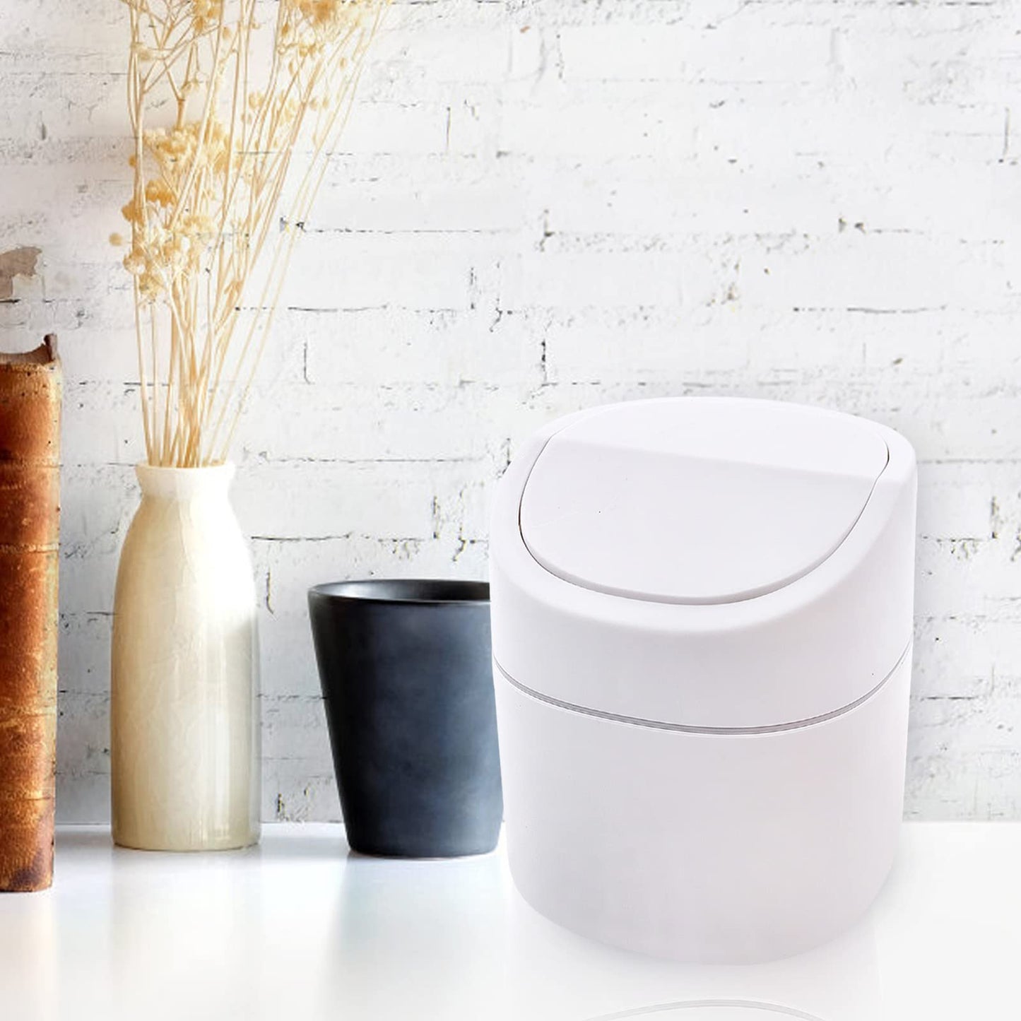 LTHERMELK Mini Desk Bin, White Plastic Desktop Trash Bin with Lid, Small Office Table Bin for Bathroom, Office, Kitchen, Bedroom,Toilet