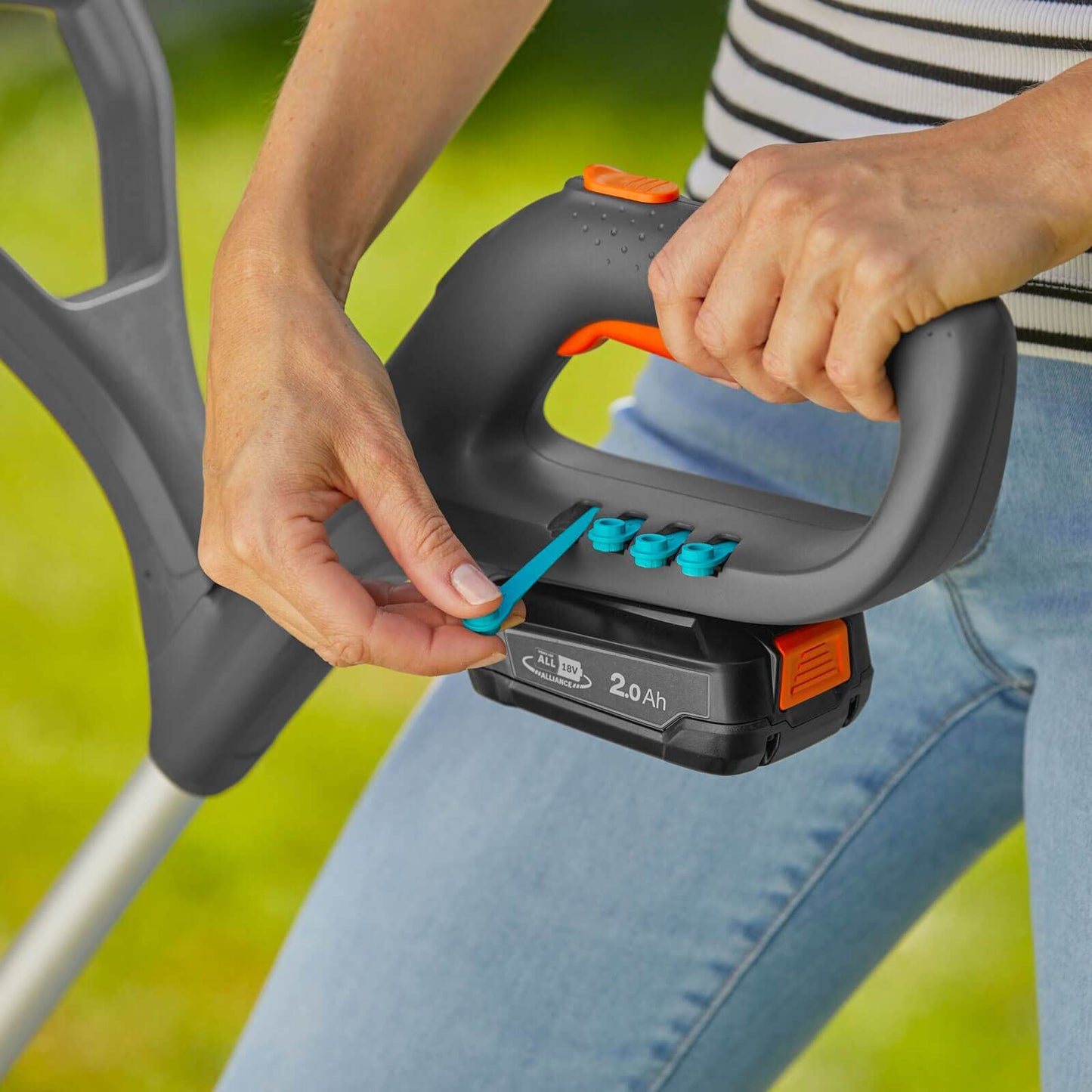 Gardena Battery Trimmer SmallCut 23/18 V P4A without battery: Lawn trimmer with 230 mm cutting diameter, ergonomic handle, lightweight design and