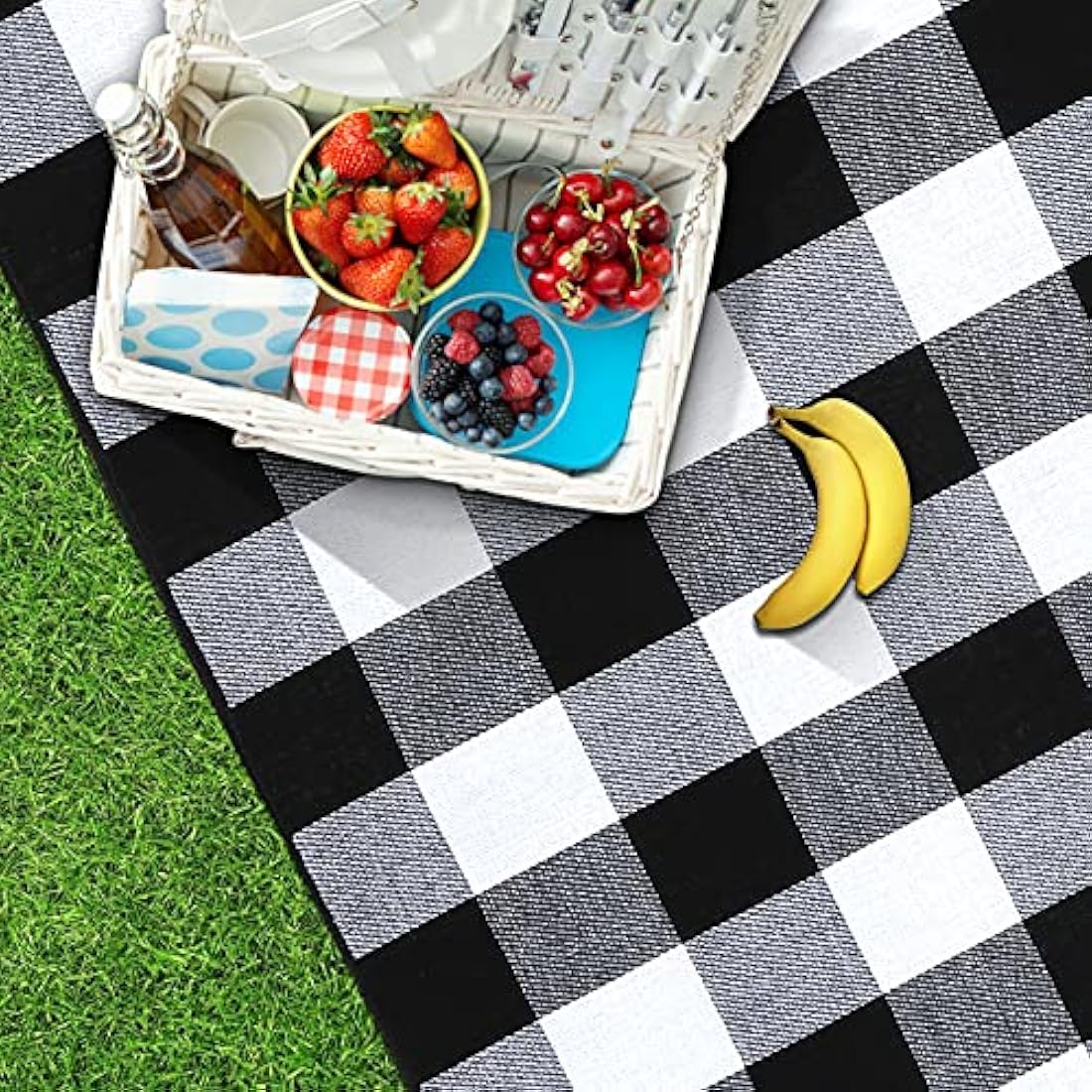 Ben & Bel Water/Sand/Dirt-resistant Picnic Blanket with PU Handle, Outdoor-Ready Black & White Square, 150x200cm XL
