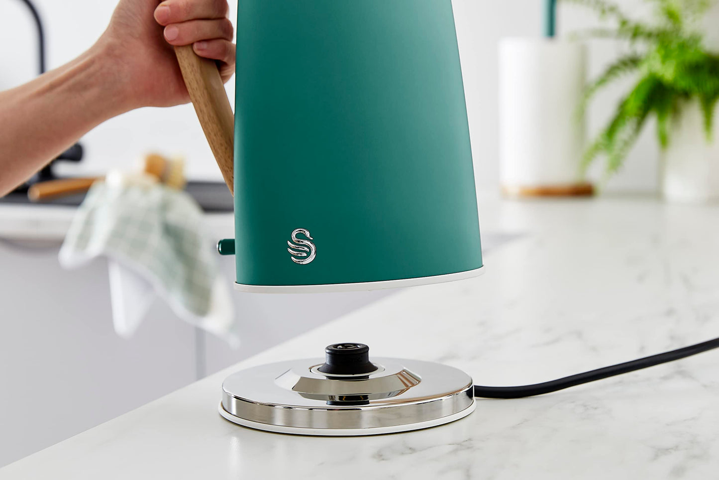 Swan SK14610GREN Nordic Jug Kettle, Wood Effect, Soft Touch, 1.7L 3KW, Matte Pine Green