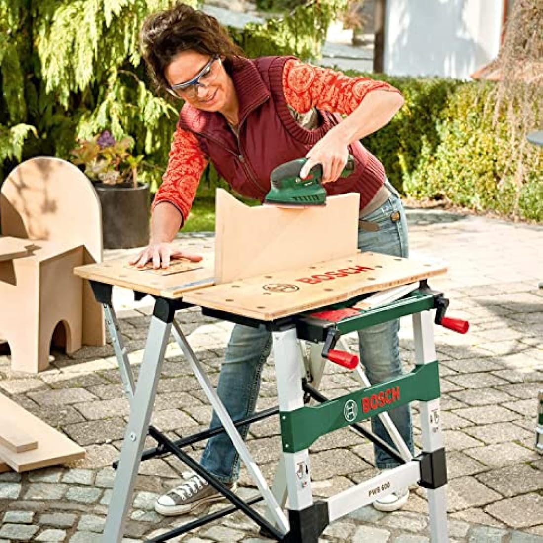 Bosch Work Bench PWB 600 (4 blade clamps, max. load capacity: 200 kg, in Carton Packaging)