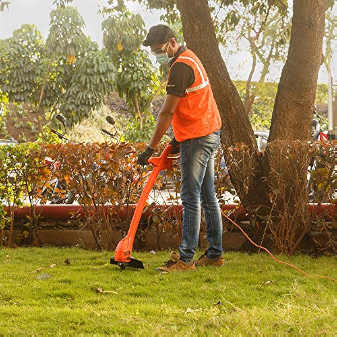 BLACK+DECKER GL360 350W Strimmer 25cm Swathe