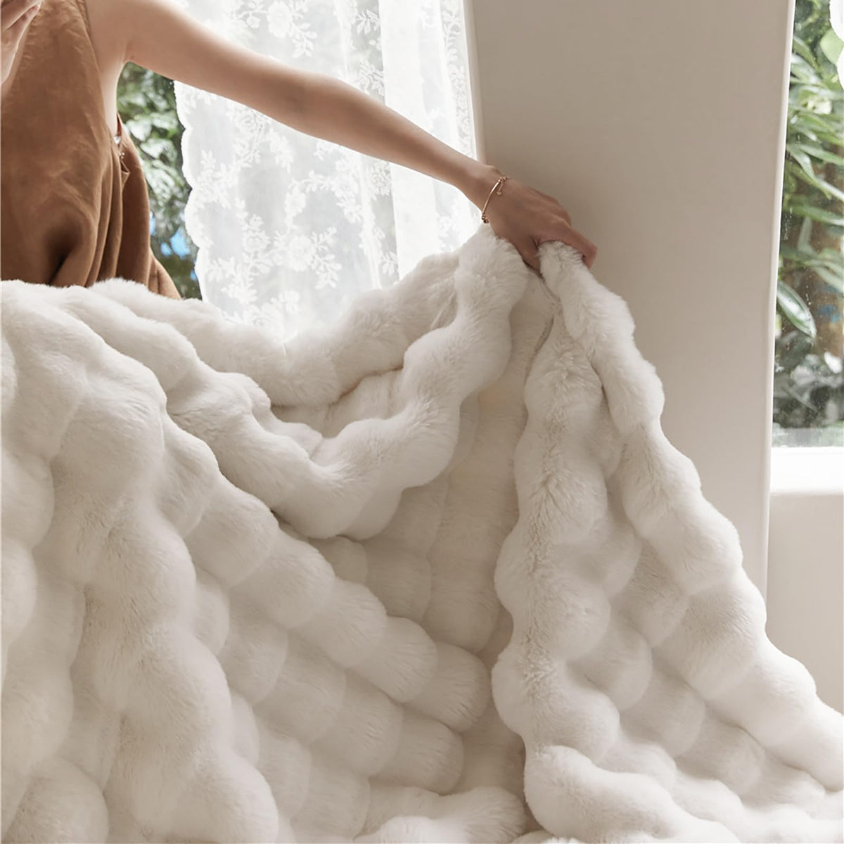Faux Rabbit Fur Throw Blanket, Luxury Soft Warm Bubble Blanket for Bed, Couch, Sofa, White, 130 X 160 CM