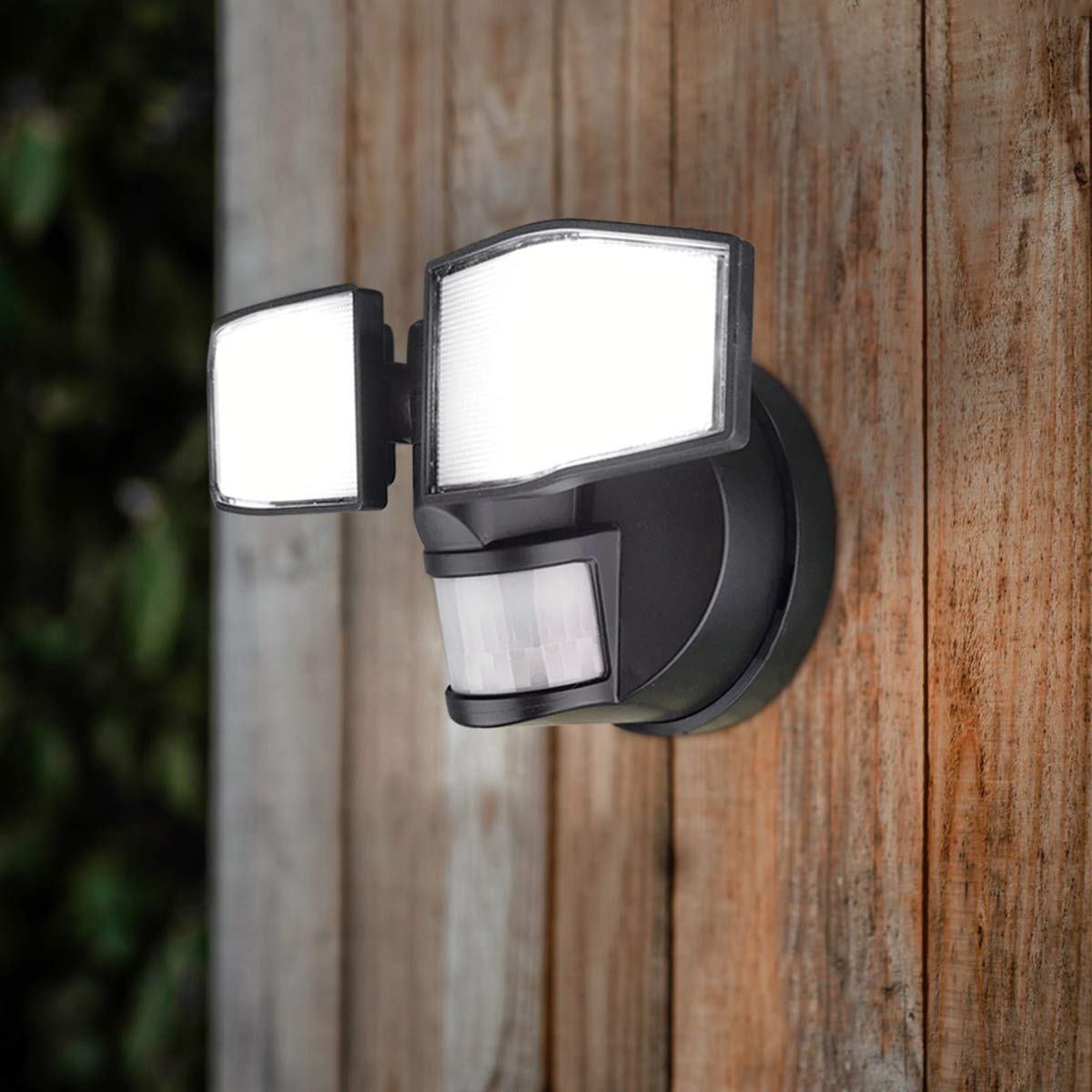 2 Pack of Xtralite NiteSafe X2 Twin Security LED Floodlight, Motion Activated, Wireless Battery Operated with Adjustable Heads, IP44, 400 Lumens