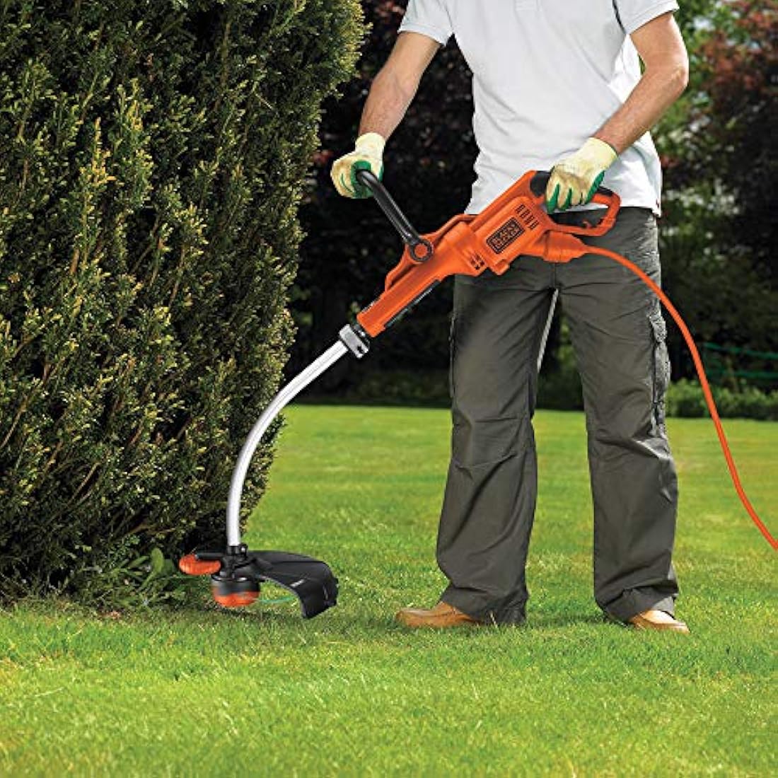 BLACK+DECKER Electric Strimmer, 700W, 240V, Corded, Automatic Single Line Feed, Cutting Width 33cm, GL7033-GB