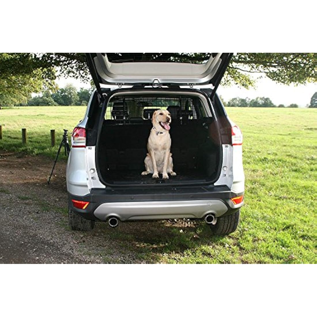 XtremeAuto® Universal Heavy Duty Waterproof Rubber Car Boot Liner Mat & Mesh Grill Dog Barrier Guard