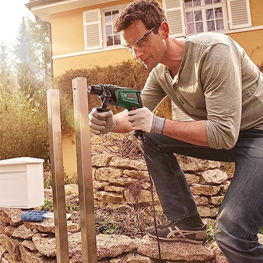 Bosch Home and Garden Electric Hammer Drill UniversalImpact 730 (Precision Drilling in Masonry, Wood and Steel; 730 Watt Motor; in Carrying Case)
