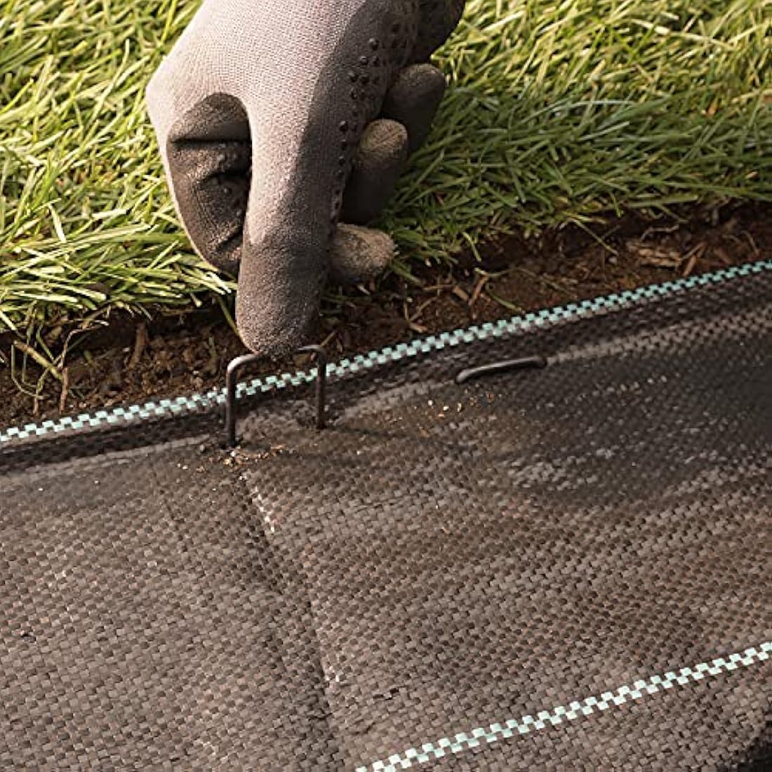 GardenMate Pack of 250 Multi-Purpose 150mm U-Shaped Fixing Pegs - Ideal for Securing Weeds, Landscape Fabric, Netting - Made of 2.9mm Thick Carbon Steel Wire