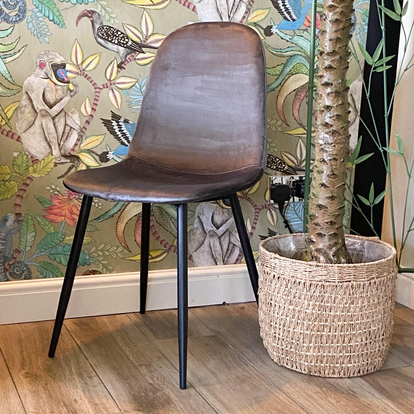 GREY FABRIC CHAIR BLACK METAL LEGS