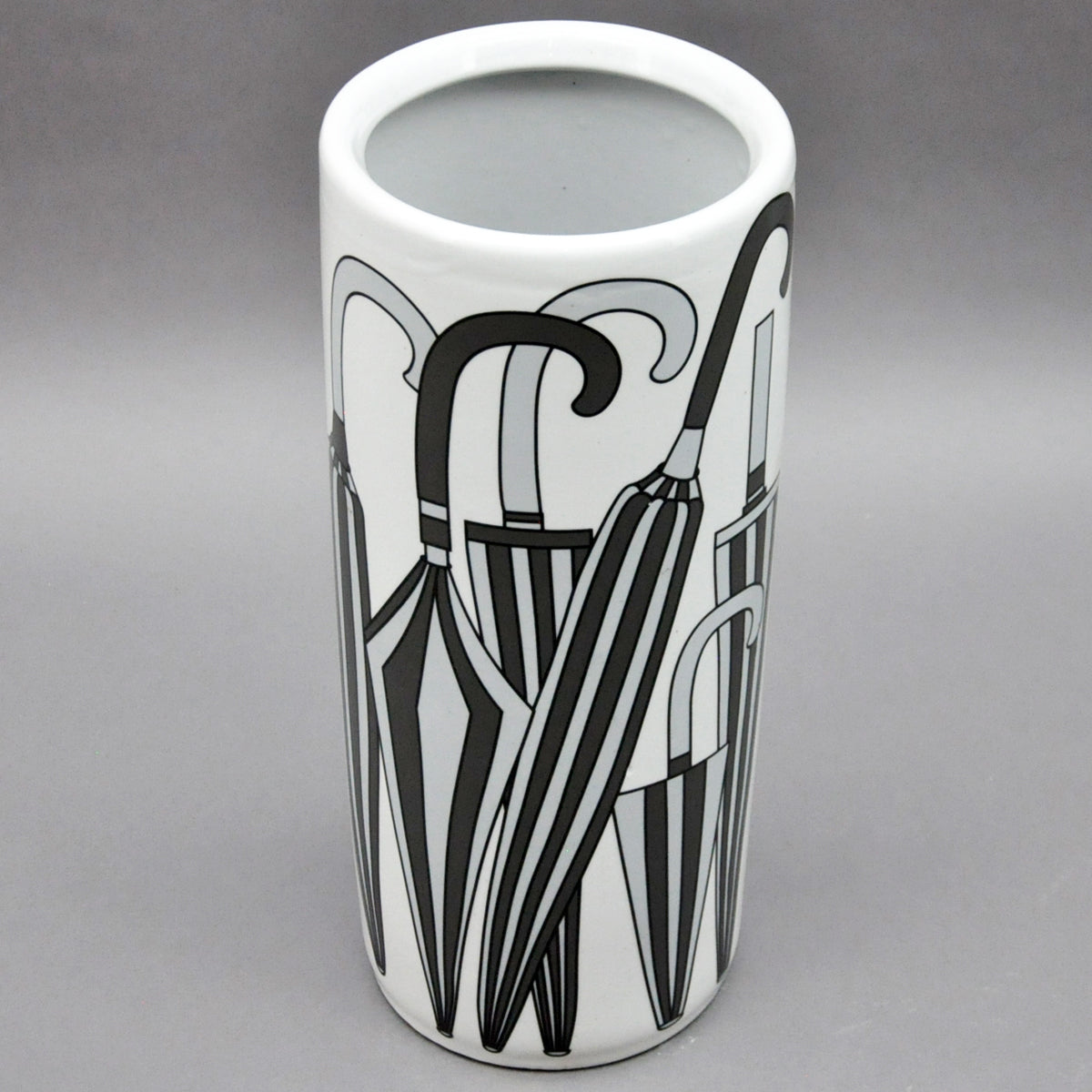 18" BLACK AND WHITE UMBRELLA STAND
