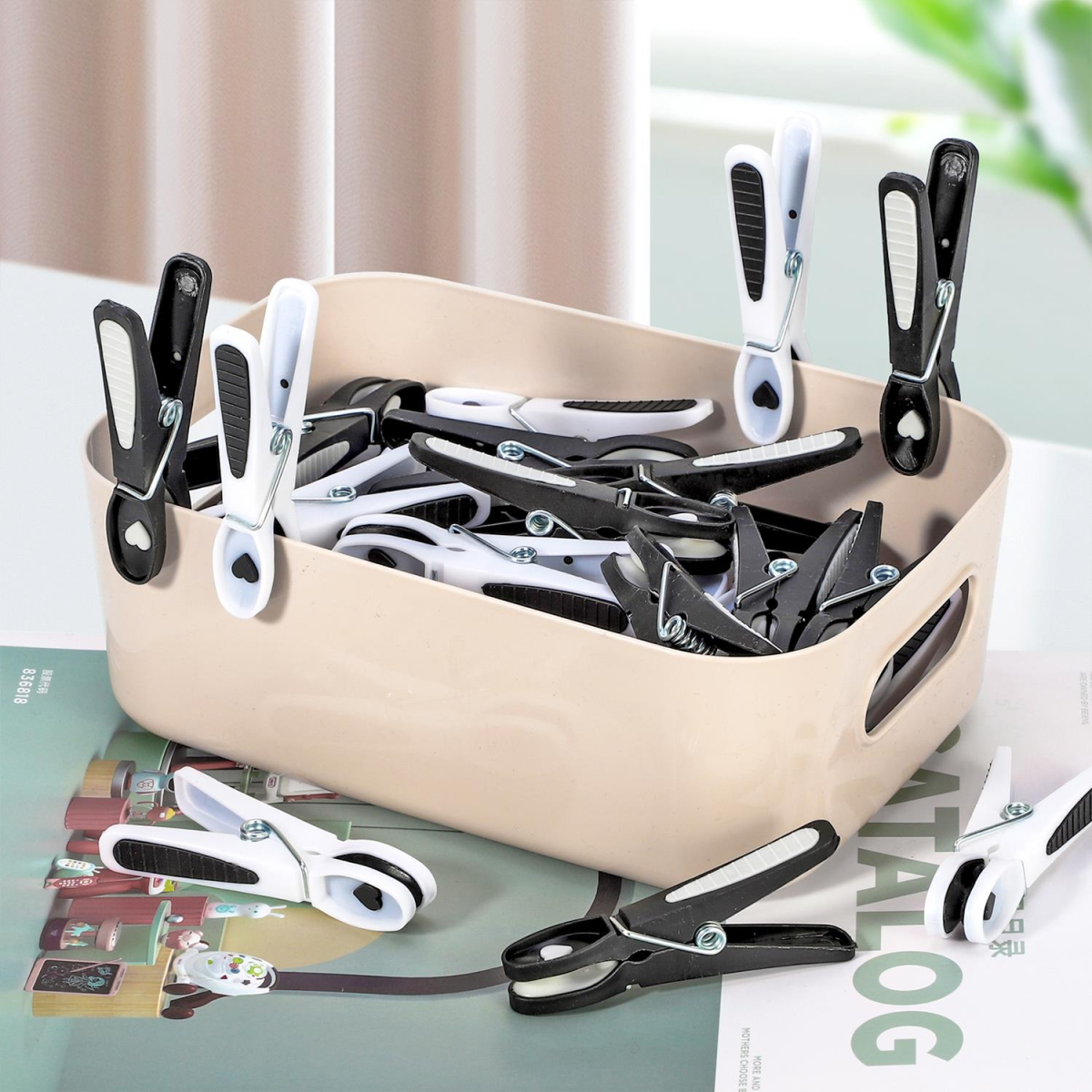 VINSANI 20PK PLASTIC PEGS 1010509