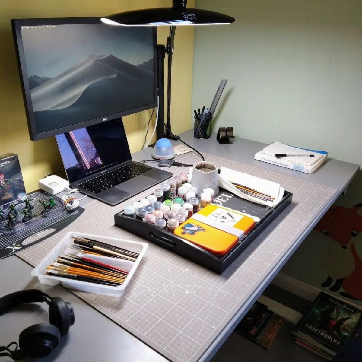 Native Lighting Onyx Black Task Lamp