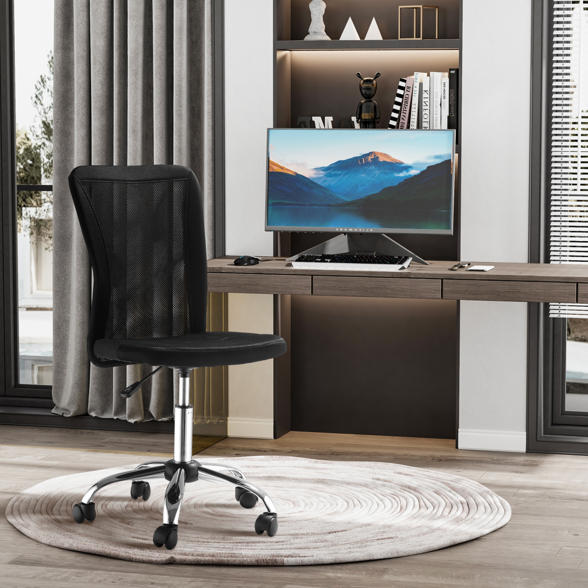 كرسي مكتب بدون مساند ذراعين، مريح ومبطن، قابل لتعديل الارتفاع، بظهر شبكي و5 عجلات