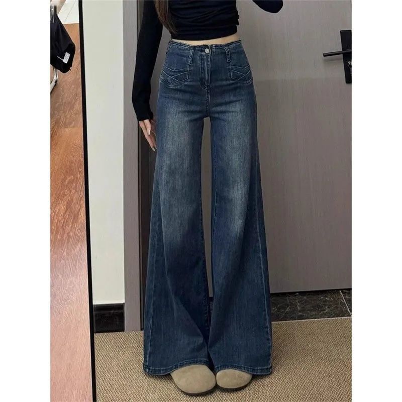 Retro Women's Slightly Flared Jeans That Aren't Tight On The Legs