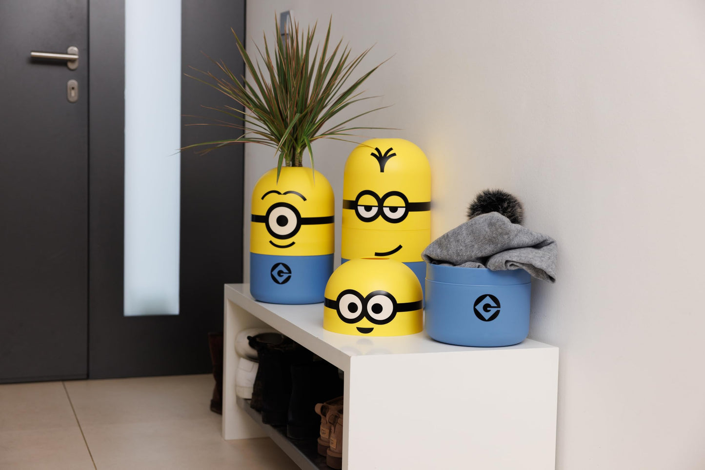keeeper Minions storage container Stuart, 20 x 20 x 31 cm, 8 l, stackable and easy to open, storage box with design from Despicable Me, yellow