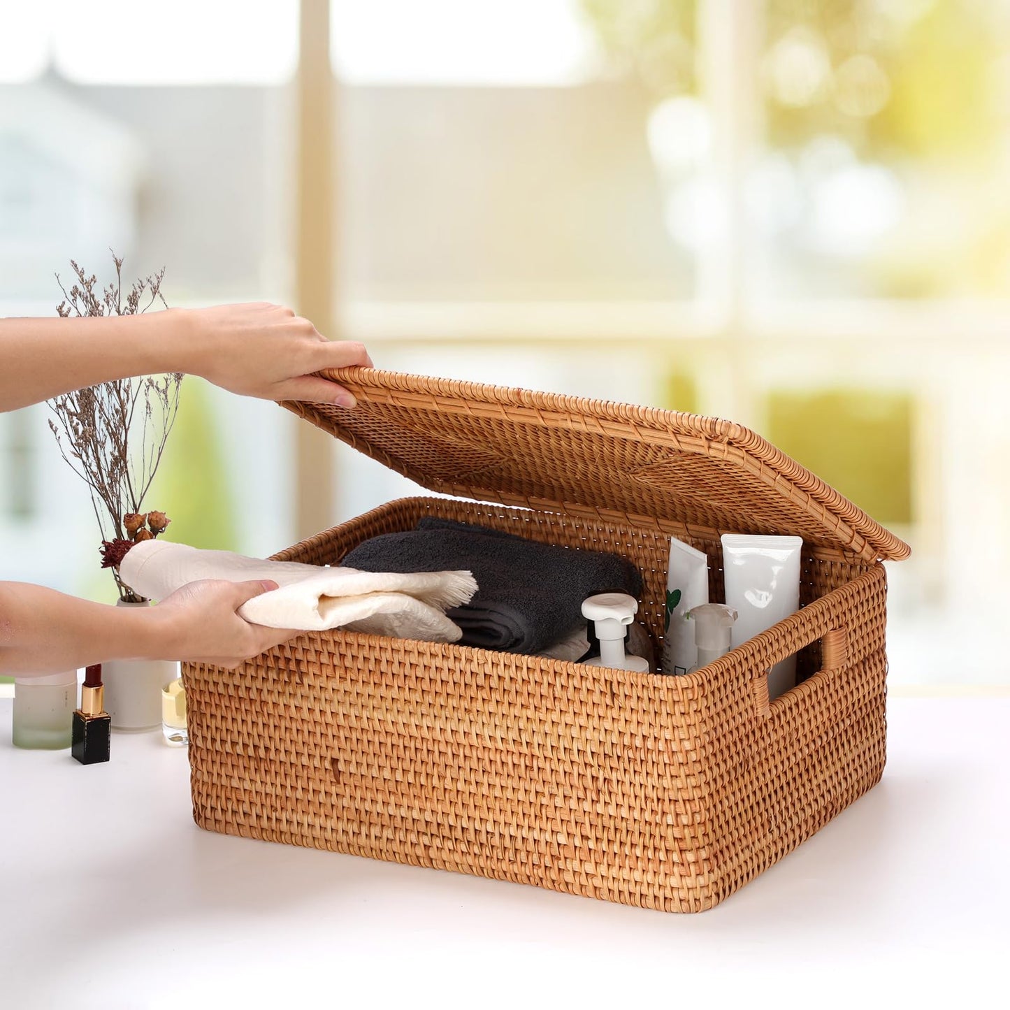 IGNPION Rattan Storage Basket With Lid, Wicker Decorative Storage Basket for Shelves Bathroom Woven Storage Box