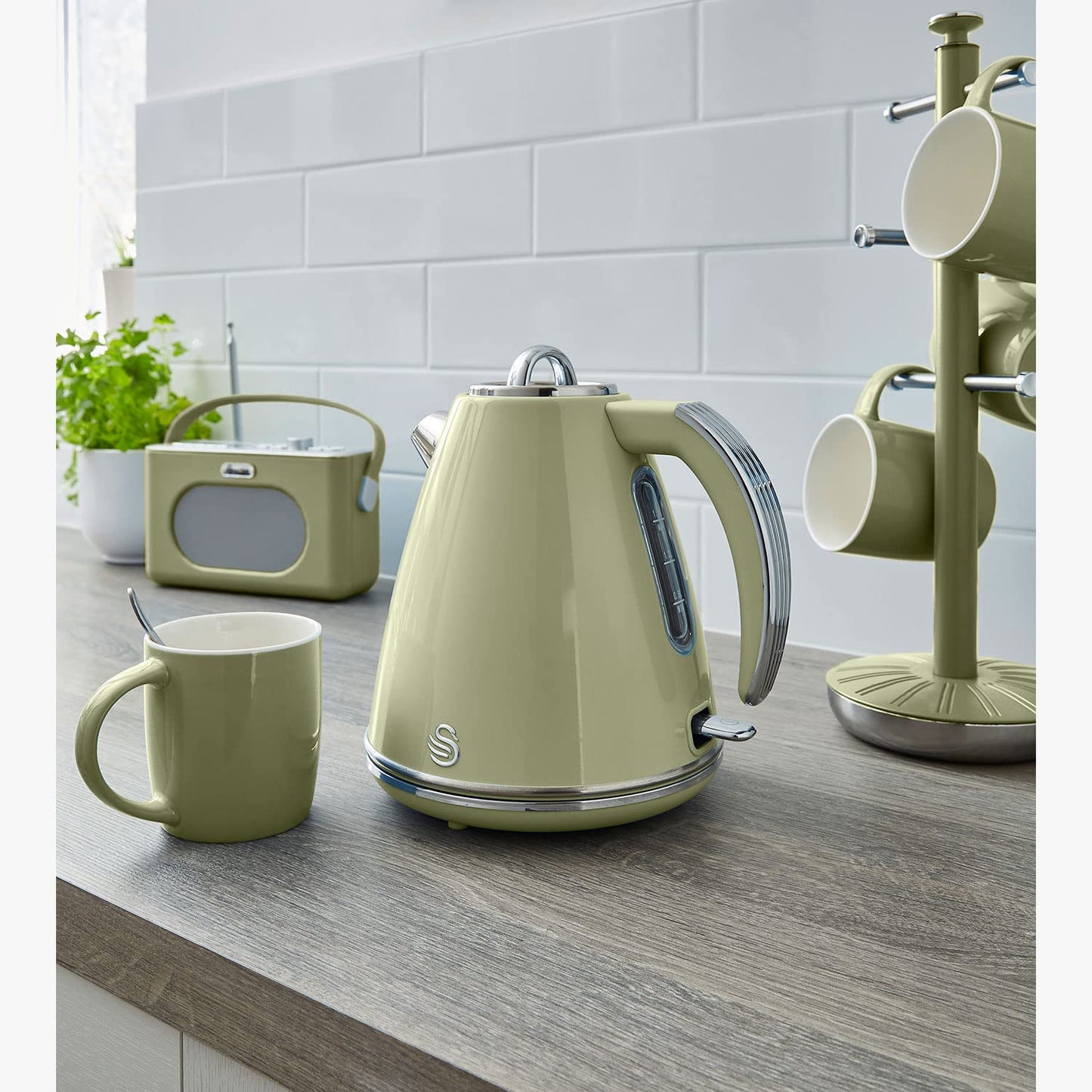 Swan SK19020GN Retro Jug Kettle, Fast Boil, Easy Pour, 360 Degree Base, 1.5L, 3KW, Green