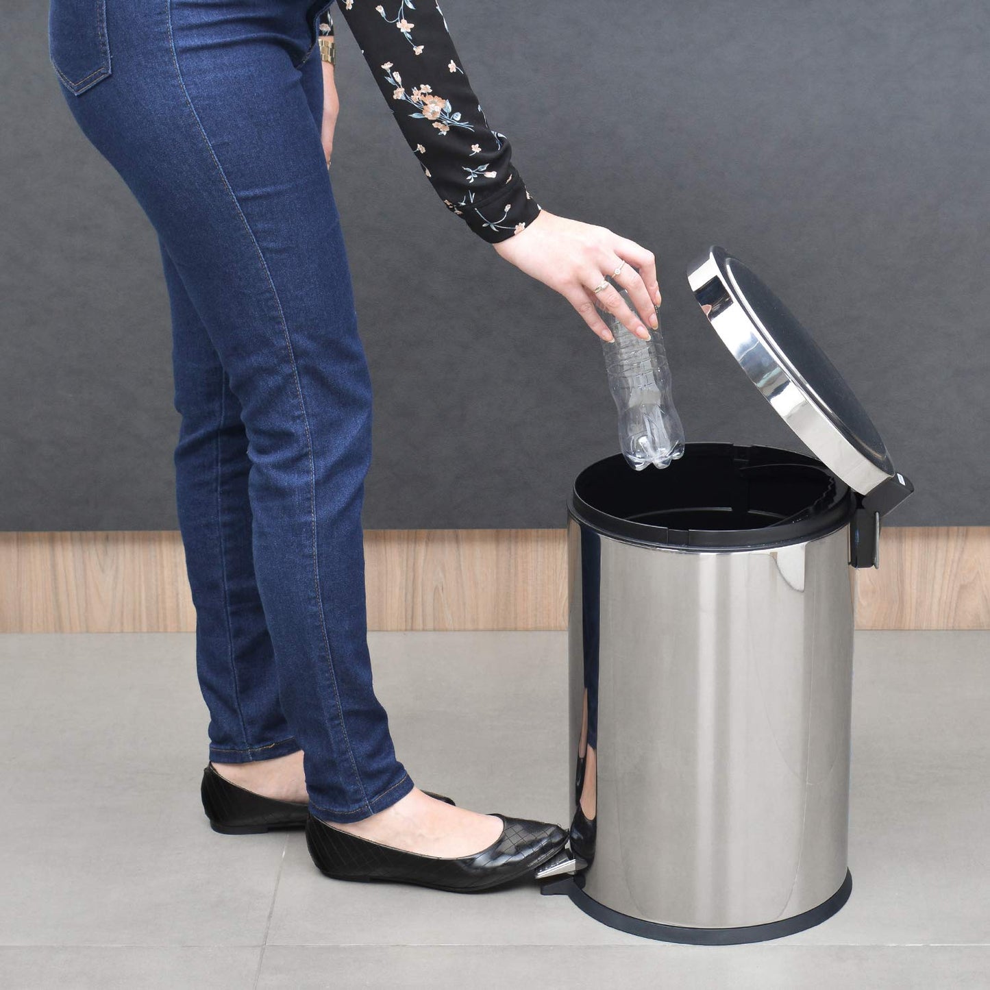 Tramontina 20 Litre Kitchen Indoor Outdoor Rubbish and Waste Bin with Pedal, Metal Stainless Steel, 29.5 cm Diameter x 46 cm Height, 94538120