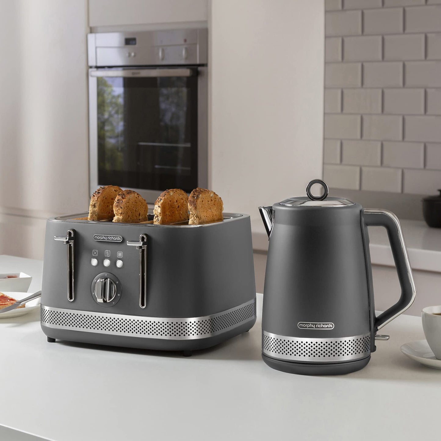Morphy Richards Illumination 4 Slice Toaster, 7 Toast Settings, Browning Controls, Variable Width Slots, Auto Pop-up, Removeable Crumb Tray, Cord