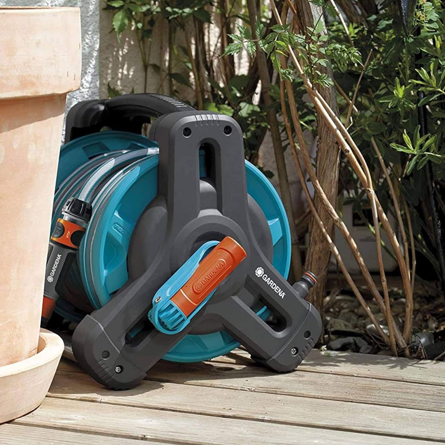 Gardena Classic Hose Reel 10 Set: Garden Hose Set Including Hose Reel and 10-m Hose, Great Standing Security, Adapter, Spray Nozzle, Carrying Handle,