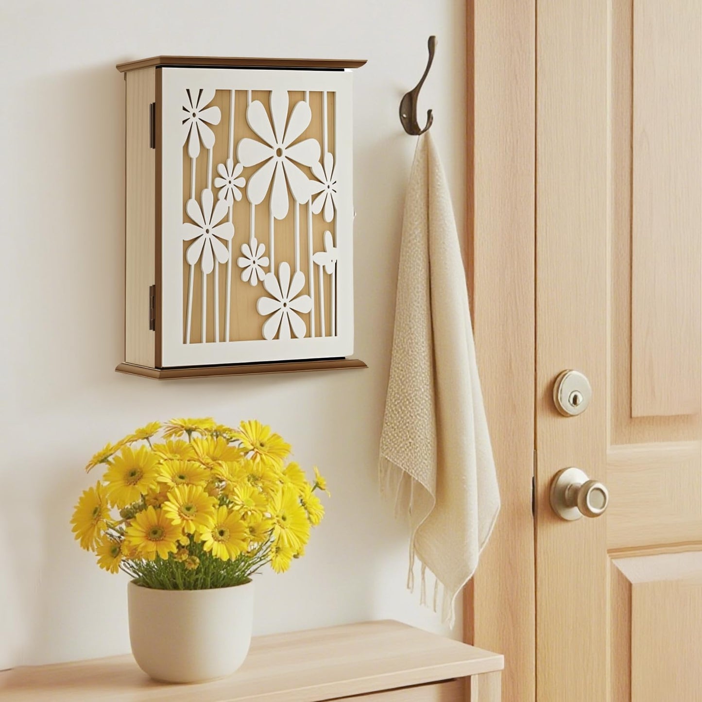 Wooden Key Cabinet, Elegant Daisy Wood Key Cupboard Wall Mounted Vintage Wooden Key Storage Box 26 × 20 × 6cm with 6 Hooks to Store Jewelry & Small