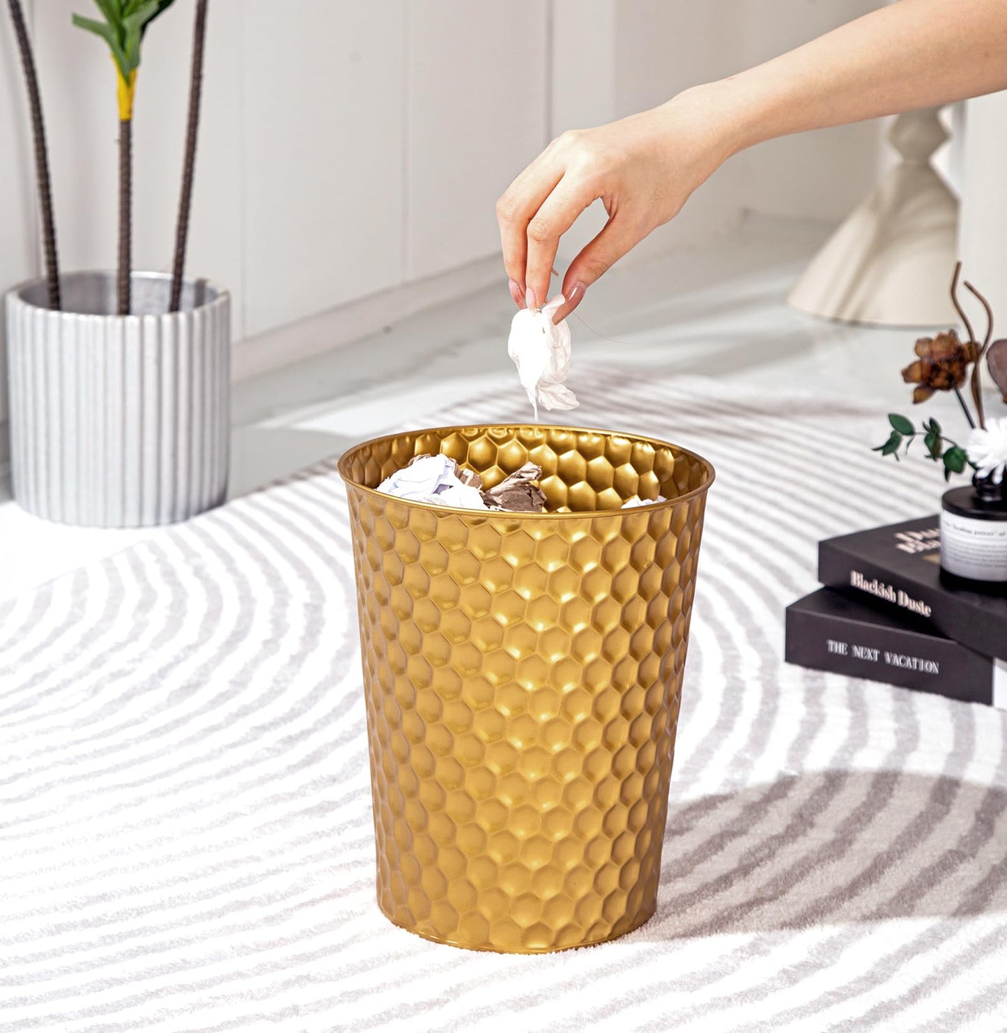 Small Gold Metal Waste Paper Bin, Decorative Honeycomb Garbage Can Waste Basket, Modern Farmhouse Round Trash Can for Bathroom, Bedroom
