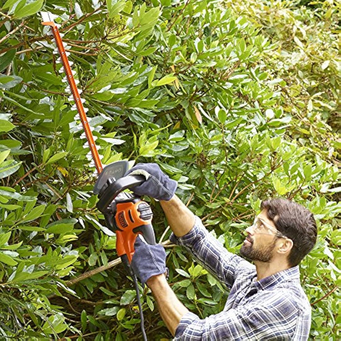 BLACK+DECKER Electric Hedge Trimmer, 600W, 60cm Dual Action Asymetric Steel Blades, 35cm, BEHTS501-GB