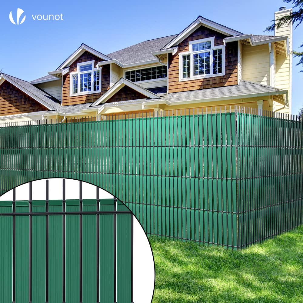 VOUNOT? PVC Privacy Strips Garden Privacy Fence Screen 150m x 4.7cm Double Rod Mats with 300 Clips for Deck, Patio, Balcony, Green