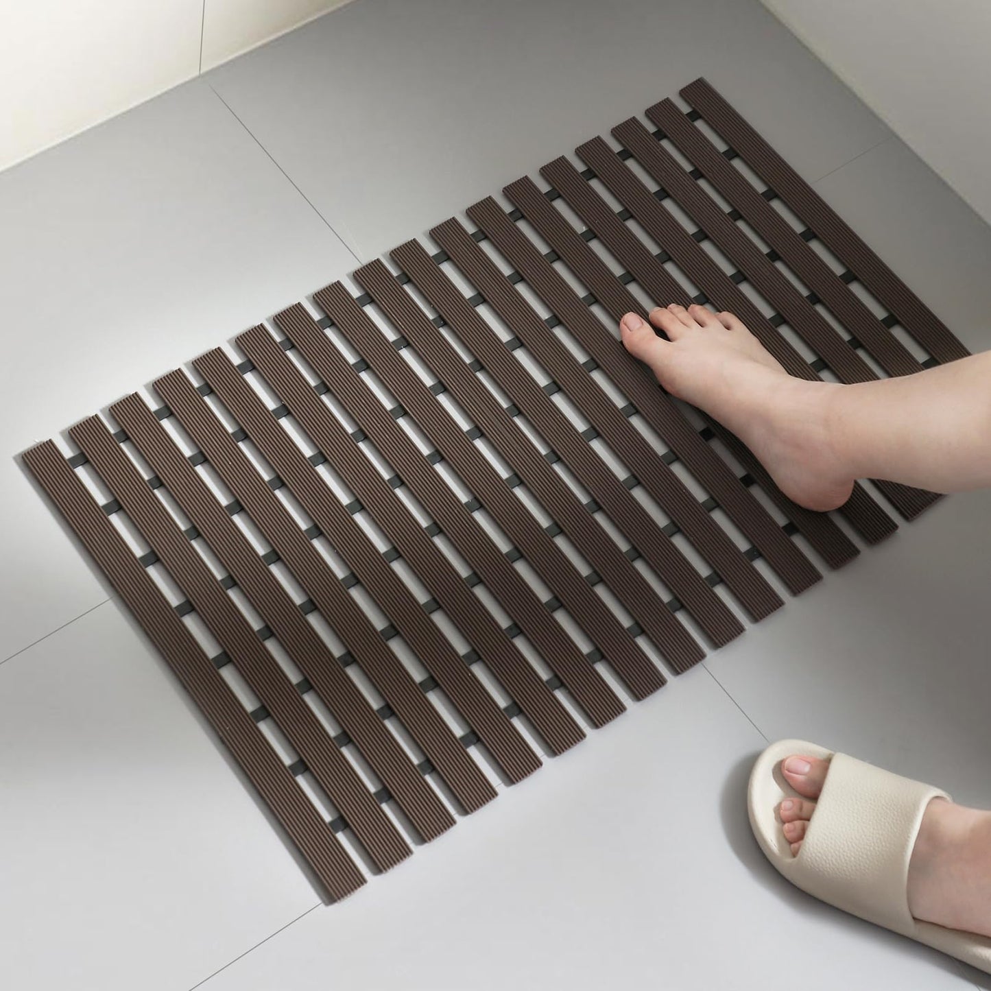 SHIMOYAMA Shower Mat Non Slip Anti Mould, 67x43cm Bathtub Mat Antiskid, PVC Quick Drain Bathroom Mat with TPE Anti-Slip Strips (Brown)
