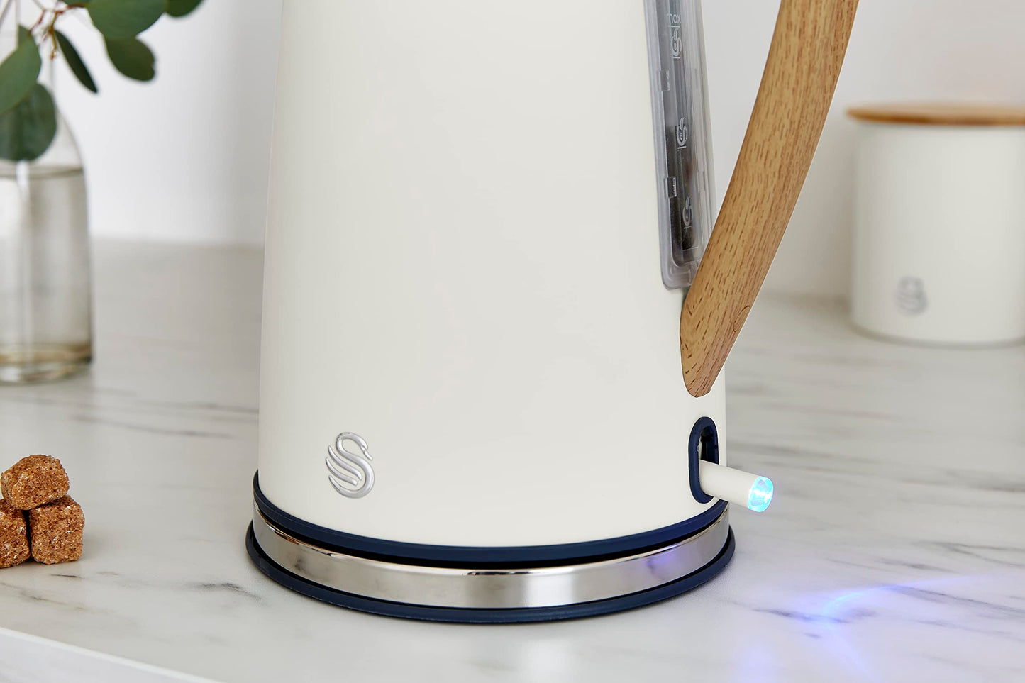 Swan SK14610WHTN Nordic Jug Kettle, Wood Effect, Soft Touch, 1.7L 3KW, Matte Cotton White
