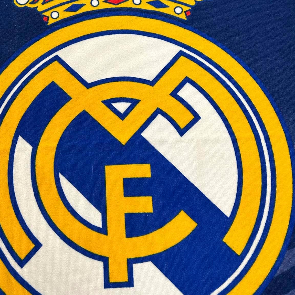 CERDÁ LIFE'S LITTLE MOMENTS Real Madrid Towel – Official Towel, Crest and Club Colours, Ideal for Beach, Pool, Bath or Sport