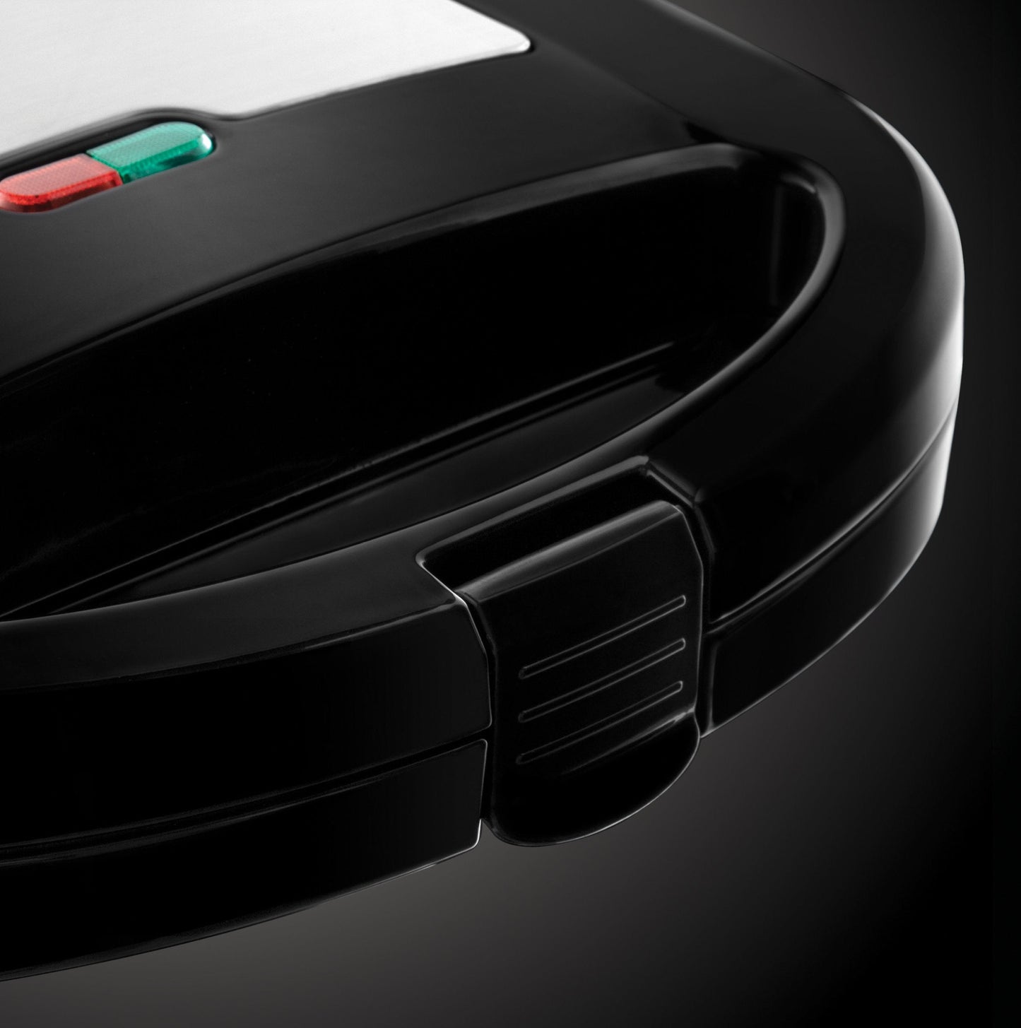 Russell Hobbs Deep Fill Sandwich Toaster/Toastie Maker  Makes 4 Toasties, Cuts & seals, Non-stick easy clean plates, Verticle storage, Power On &