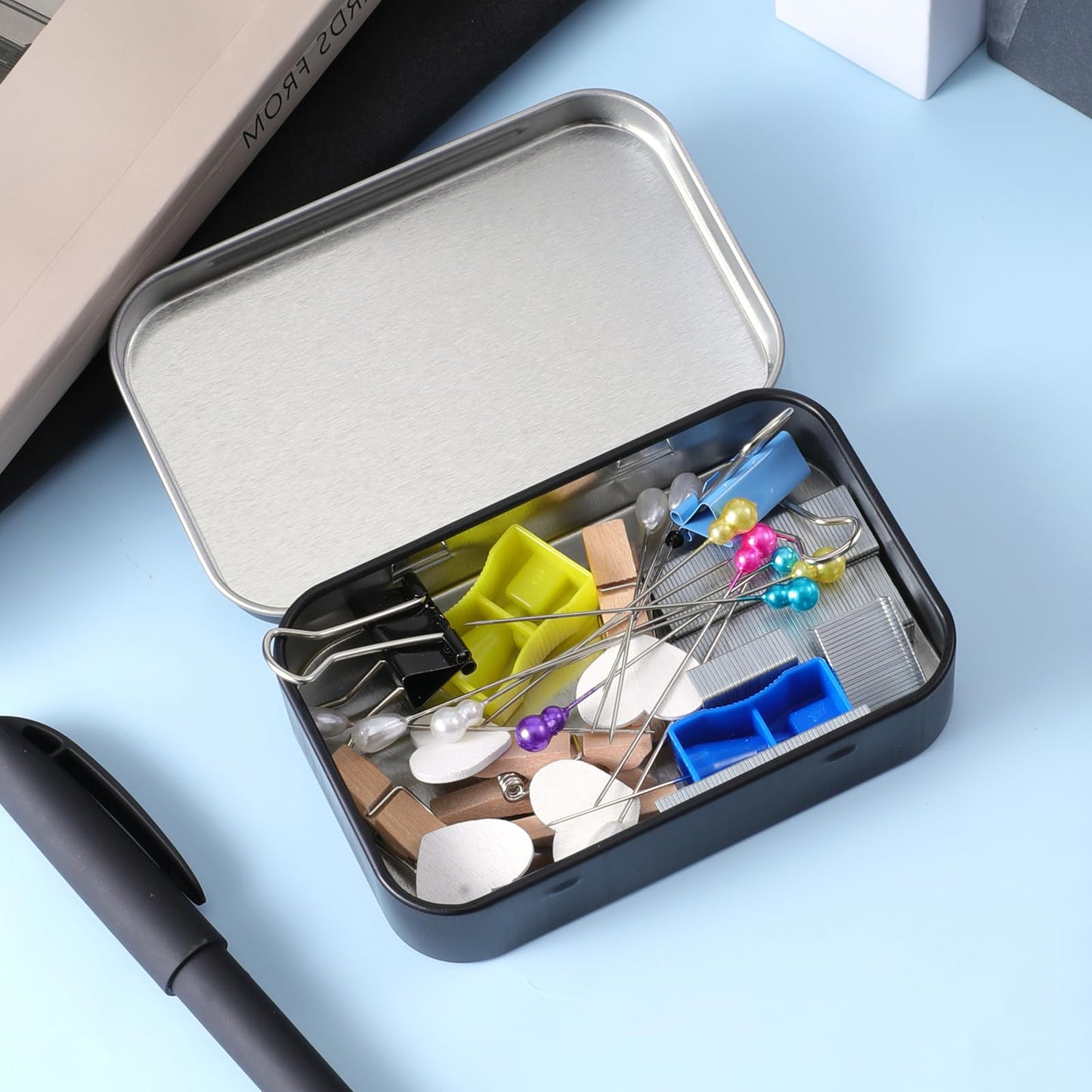1 Pack Metal Rectangular Empty Tin Box, Hinged Tins Tin Containers with Lid Mini Portable Small Storage Container Kit for Home Storage 3.74x2.36x0.82