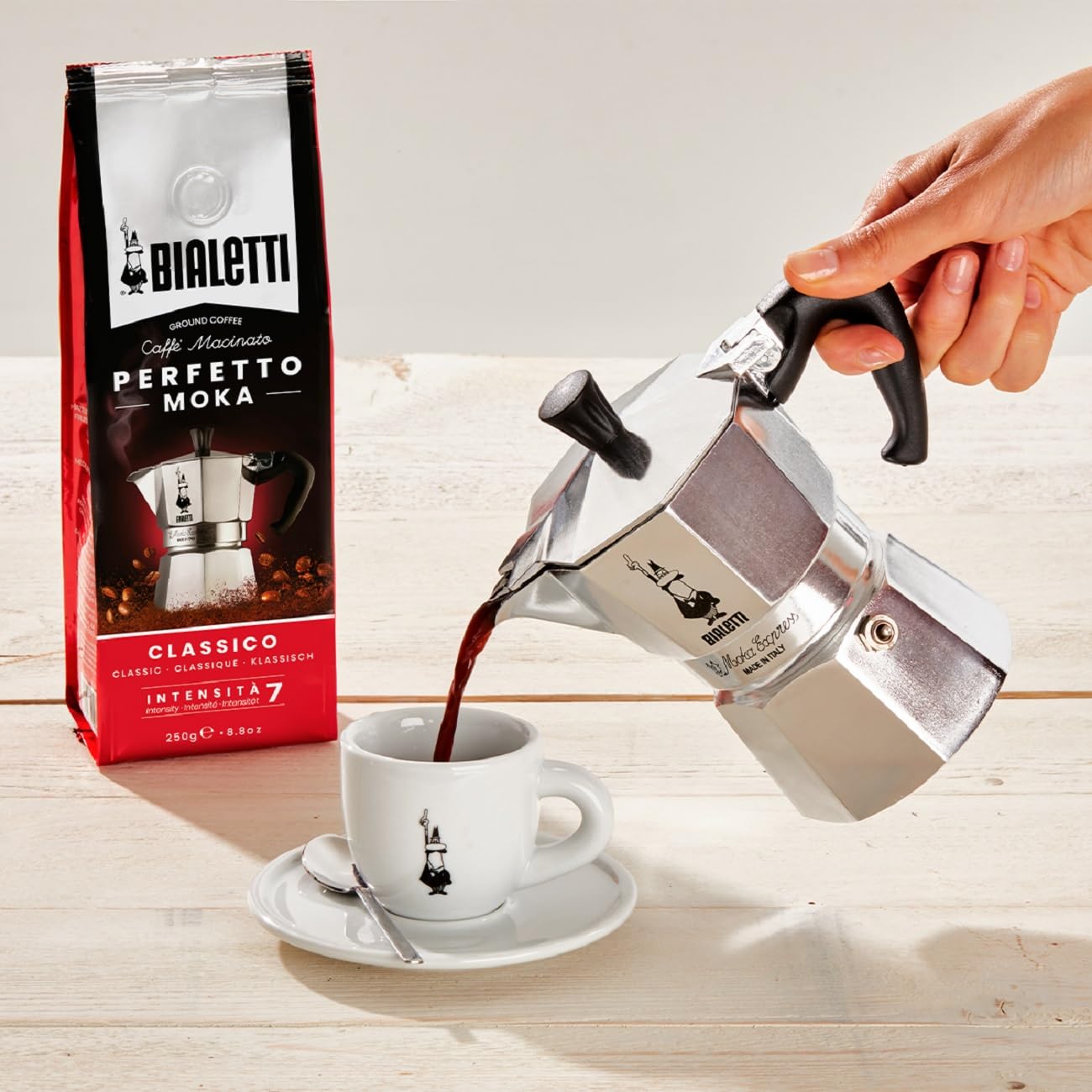 Bialetti 6800 Moka Express 6-Cup Stovetop Espresso Maker