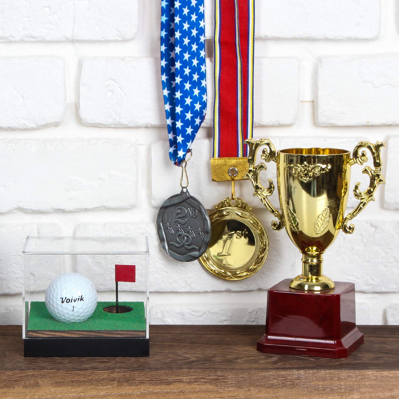 J JACKCUBE DESIGN Clear Acrylic Golf Ball Memorabilia Display Case, Dust Protection Transparent Holder Storage Box for Souvenir Golfball with Wood